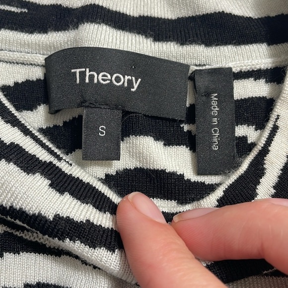 THEORY “Bering Zebra Print Tee” - Picture 3 of 7